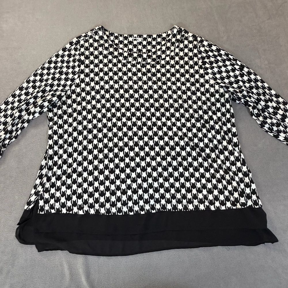 Kim Rogers Curvy Women’s Blouse Top-Black & White Pattern-Sheer Layered Hem- 1X